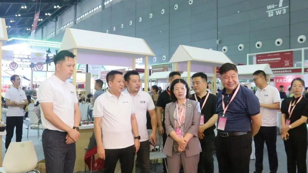 “南县稻虾米”在第八届中国国际食品餐饮博览会上，获得“最受消费者喜爱品牌奖”