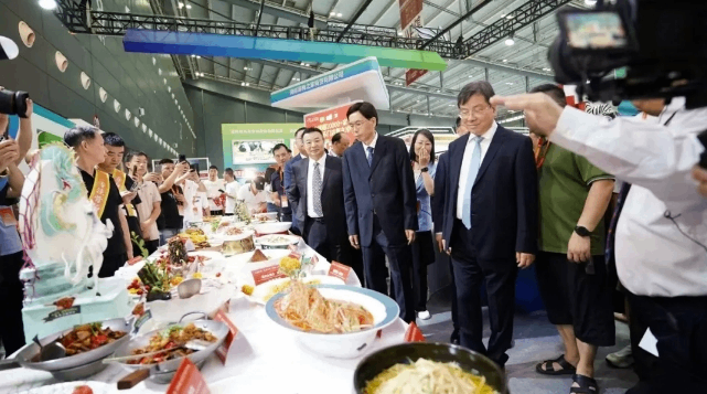 首日4.8万人次！直击第九届中国国际食品餐饮博览会开馆首日