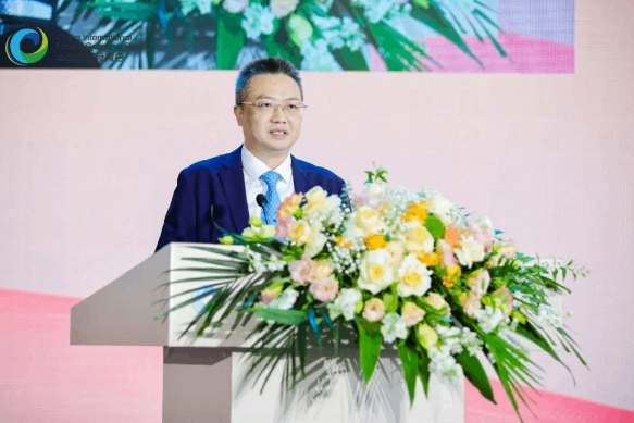 长沙市人民政府副市长康镇麟